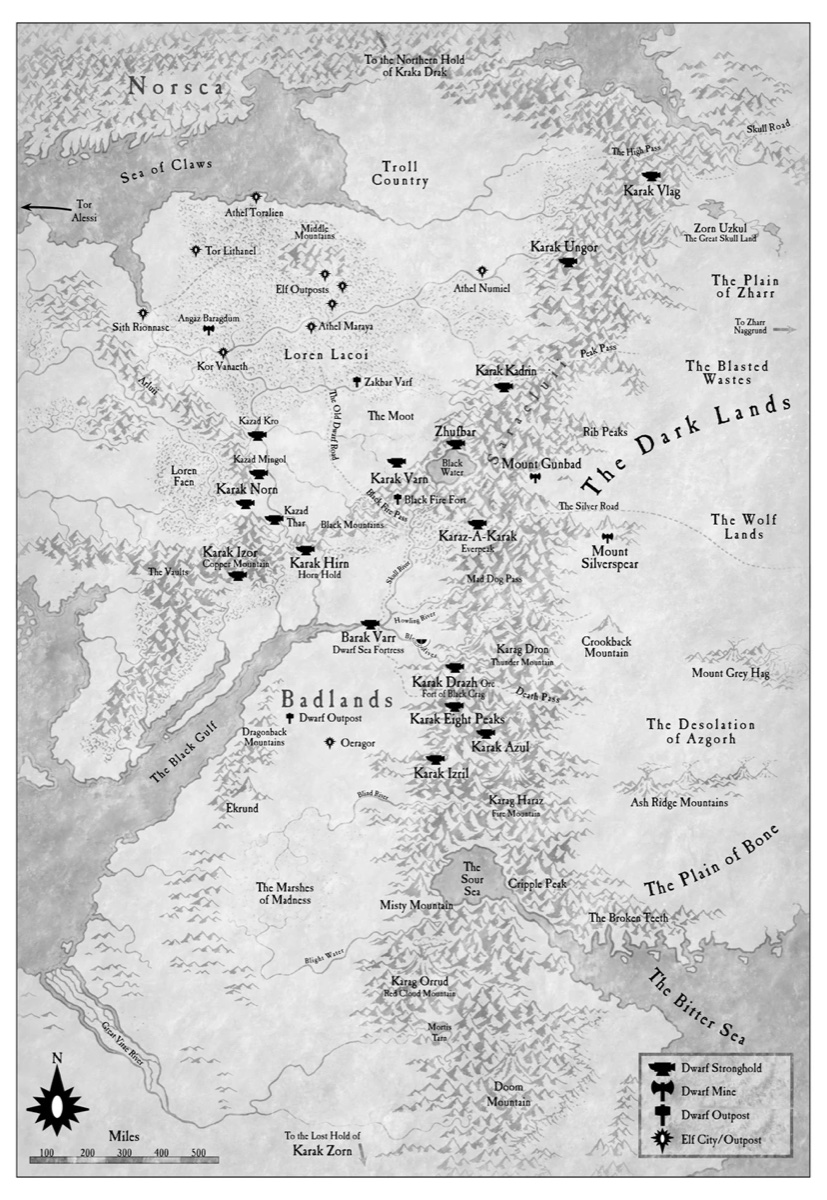 L'Antico Mondo all'epoca della marcia di Rahotep (c. -1500 CI, era della Guerra della Vendetta) — i Karak nani al loro apogeo, le città elfiche di Athel Toralien e Tor Lithanel ancora sulle coste settentrionali